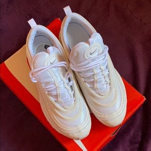 I’m selling men pants /T-shirt and shoes